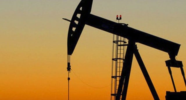 Oil prices climb 4% | The Express Tribune
