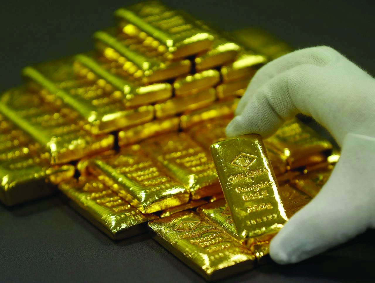 Gold witnesses upward trend in local and international markets | The Express Tribune
