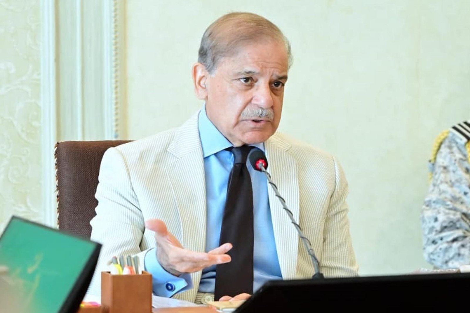 PM Shehbaz takes note of proposal to arrest tax-evading traders | The Express Tribune