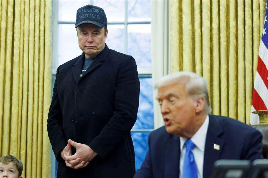 Elon Musk’s net worth slumps by $27 billion after feud with Trump: report | The Express Tribune