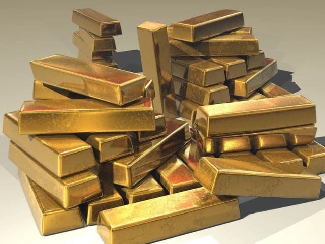Gold prices fall in international and local markets | The Express Tribune