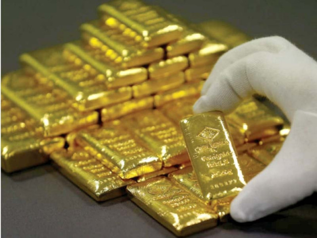 Gold soars to Rs359,000 per tola amid international spike | The Express Tribune