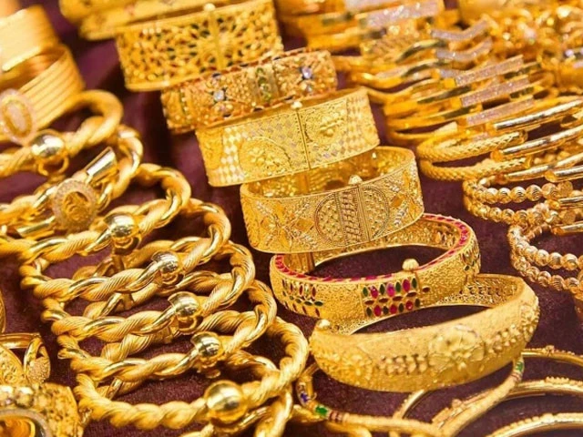 Gold hits historic highs as prices climb beyond the reach of ordinary buyers | The Express Tribune